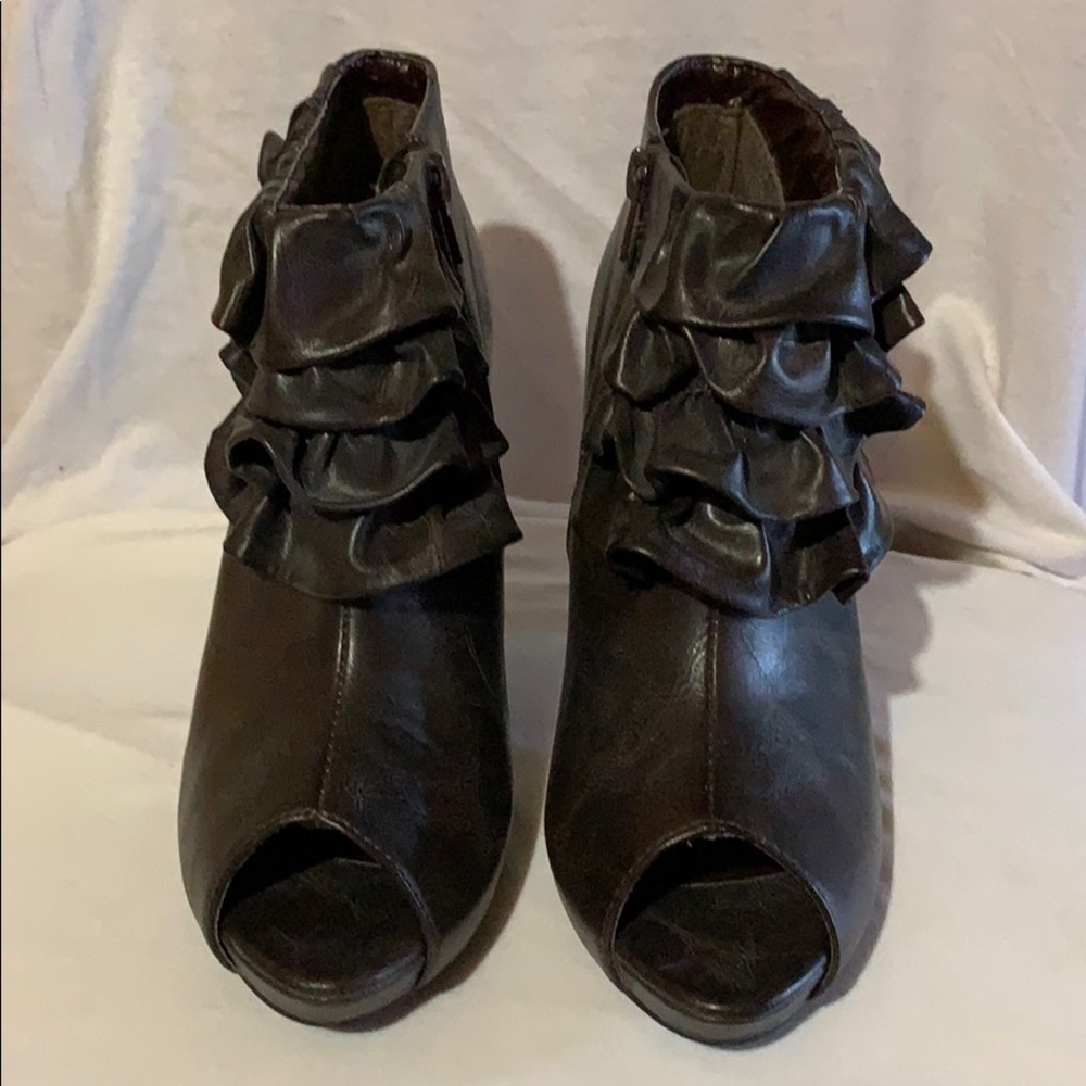 Shoes - Picture 2 of 3